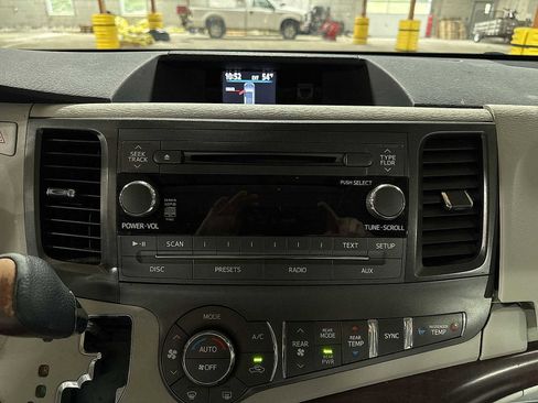 Used 2011 Toyota Sienna XLE image 20