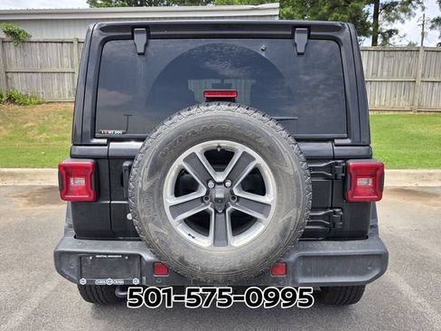 Used 2018 Jeep Wrangler Unlimited Sahara AWD/4WD image 4