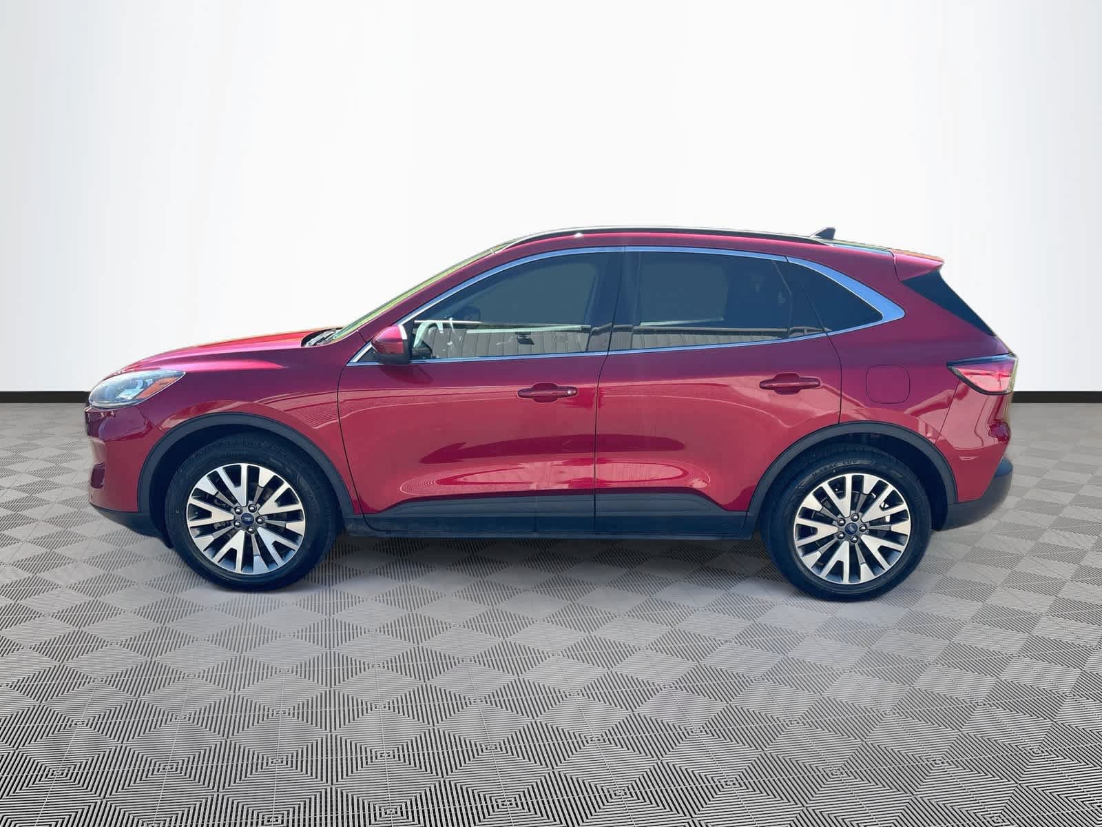 Used 2022 Ford Escape Titanium w/ Class II Trailer Tow Package AWD/4WD image 8