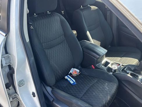 Used 2018 Nissan Rogue SV image 13