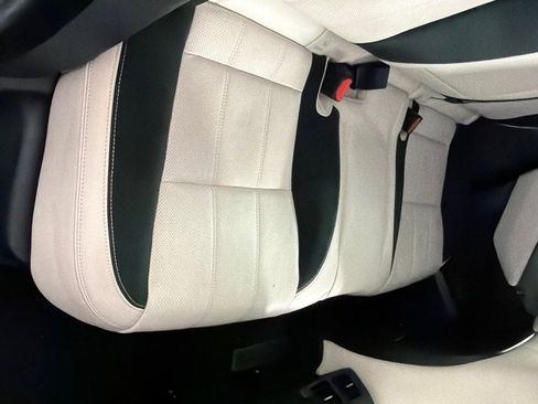 Used 2020 Land Rover Range Rover Velar R-Dynamic S image 23