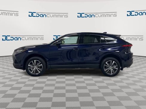 Used 2022 Toyota Venza LE AWD/4WD image 5