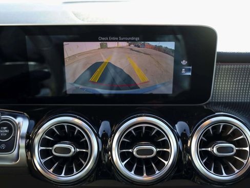 Used 2020 Mercedes-Benz GLB 250 4MATIC image 39