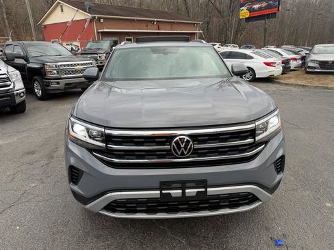 Used 2021 Volkswagen Atlas Cross Sport SE w/ Panoramic Sunroof Package image 2