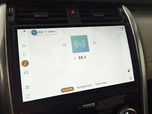 Used 2024 Land Rover Discovery Dynamic SE image 49