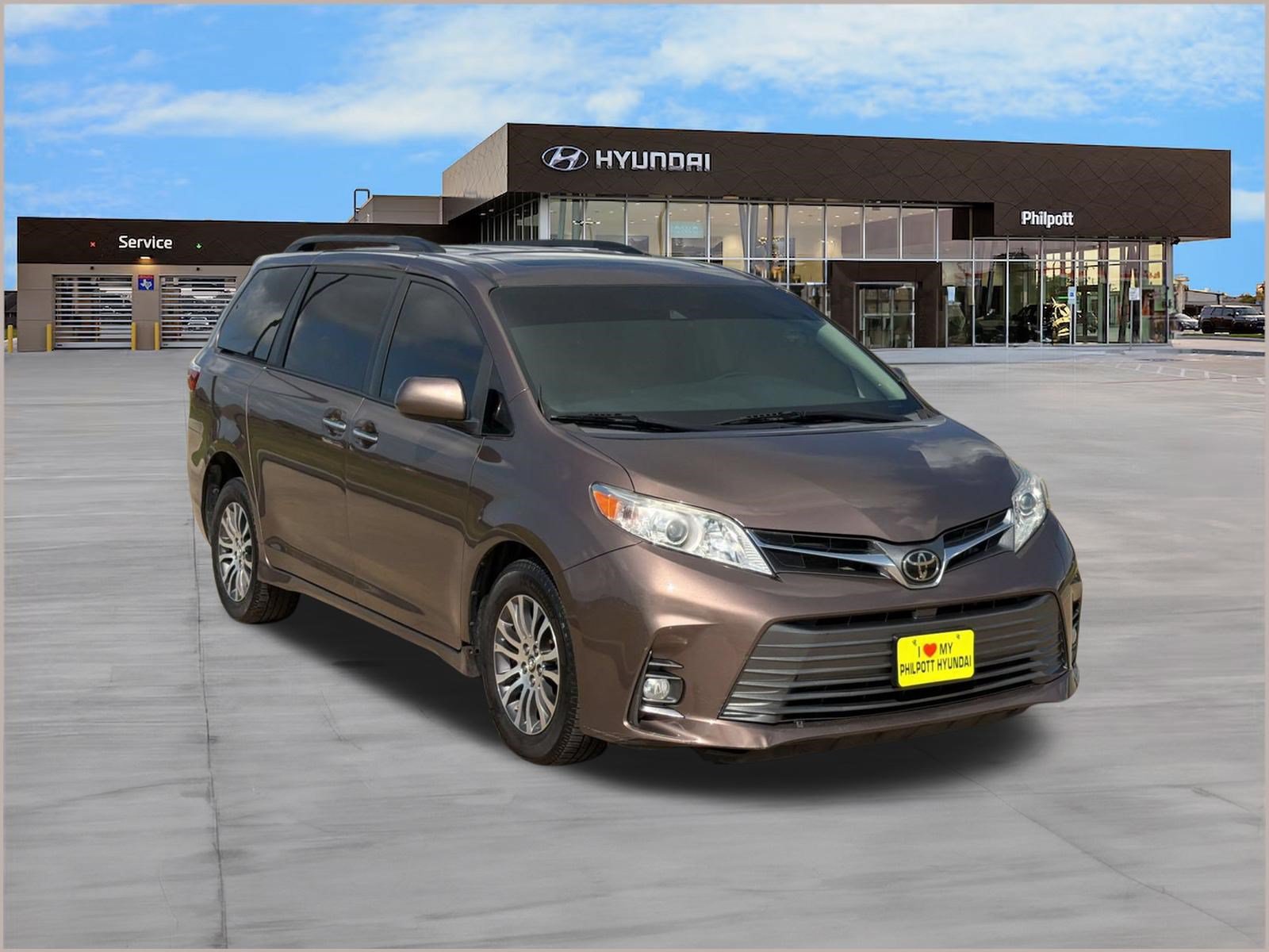 Used 2019 Toyota Sienna XLE Premium FWD image 7