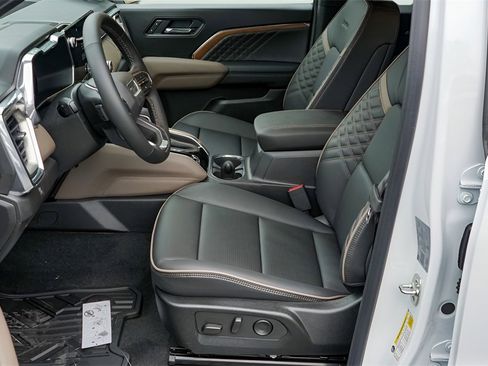 New 2026 GMC Canyon Denali image 10