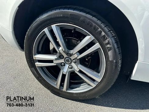 Used 2019 Volvo XC60 T5 Momentum w/ Multimedia Package AWD/4WD image 21