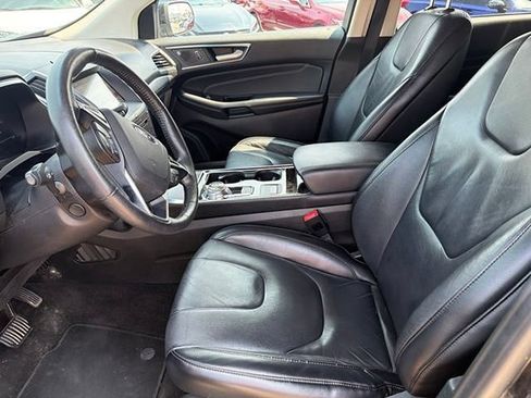 Used 2019 Ford Edge Titanium AWD/4WD image 4
