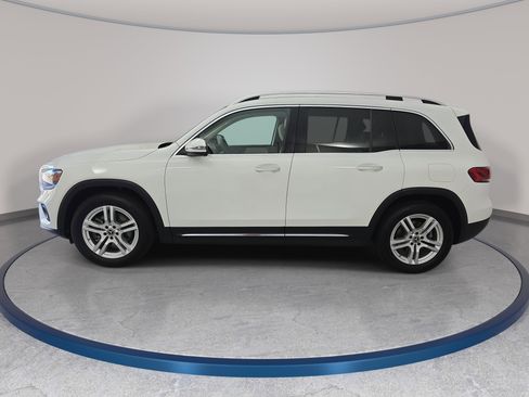 Used 2021 Mercedes-Benz GLB 250 4MATIC image 8