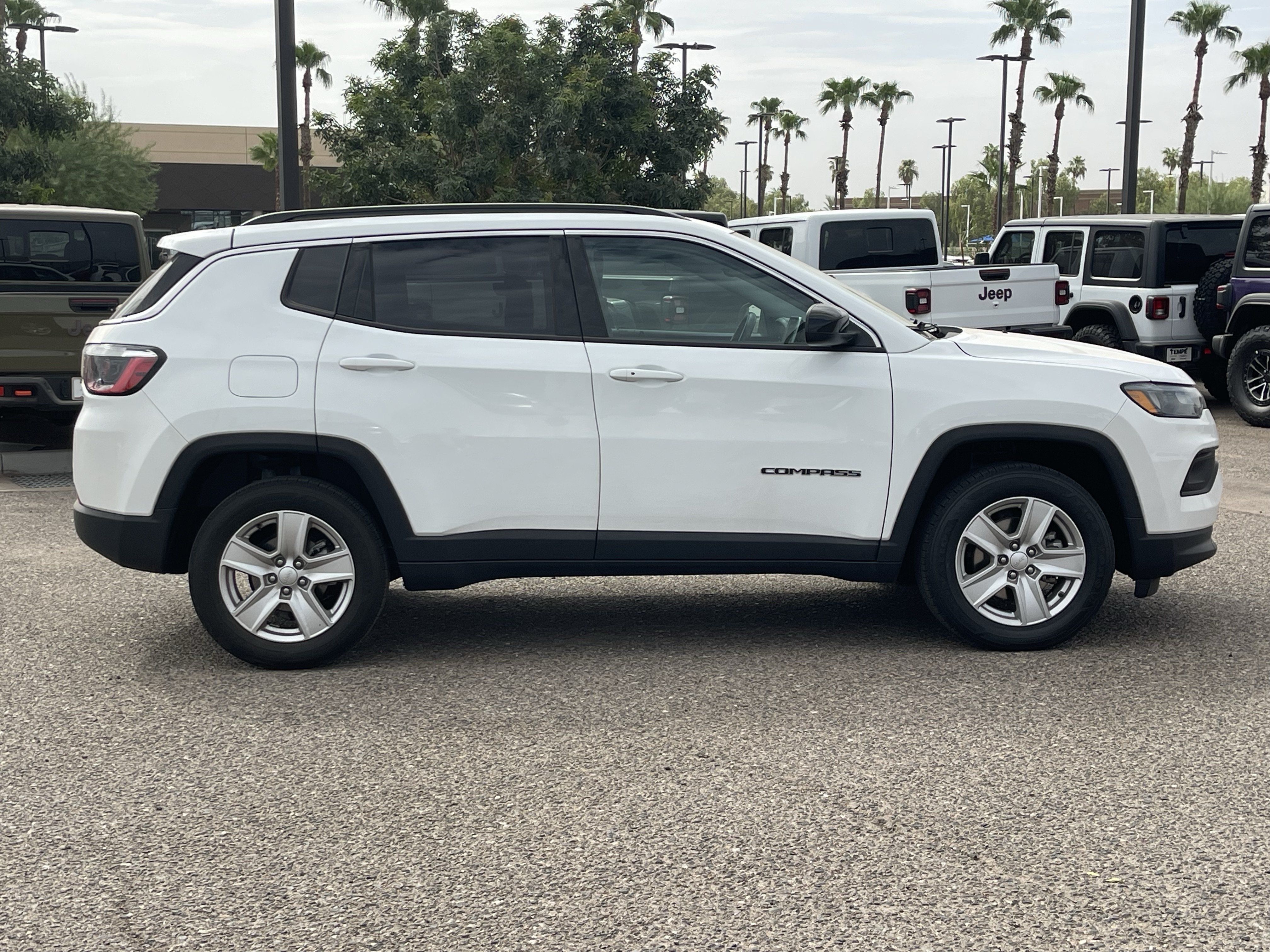 Certified 2022 Jeep Compass Latitude w/ Convenience Group AWD/4WD image 6