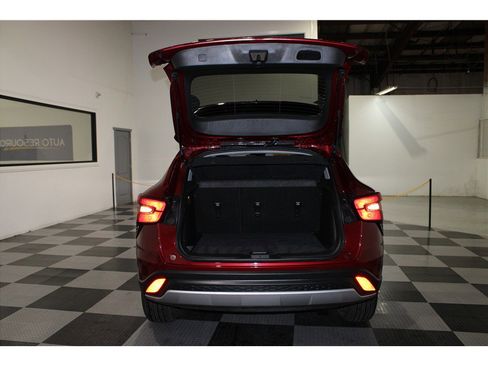 Used 2025 Chevrolet Trax LT w/ LT Convenience Package image 21