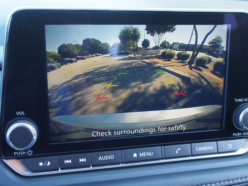 Used 2025 Nissan Rogue S FWD image 28