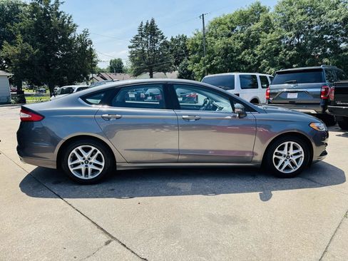 Used 2014 Ford Fusion SE FWD image 2