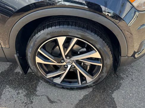 Used 2021 Volvo XC40 T5 R-Design w/ Climate Package image 10