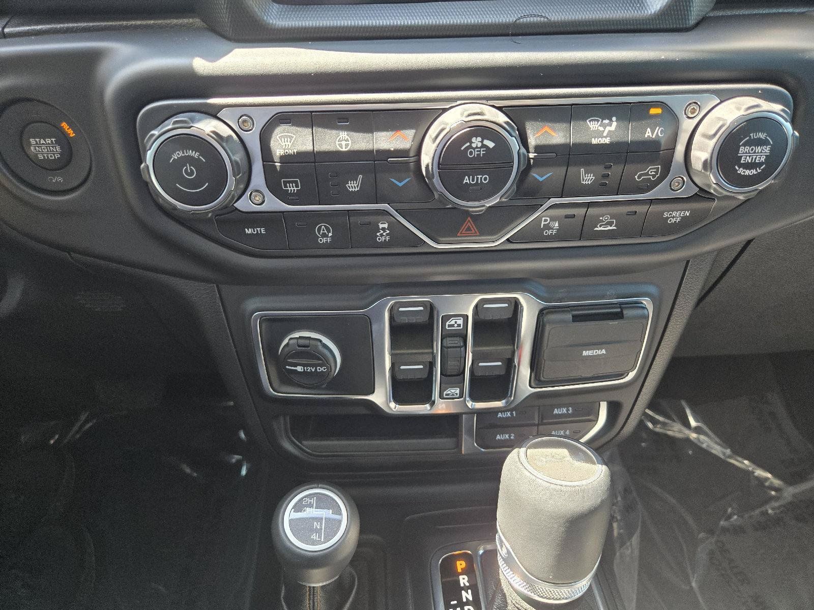 Used 2021 Jeep Wrangler Unlimited Sahara AWD/4WD image 19