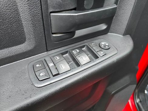 Used 2017 RAM 1500 ST RWD image 33