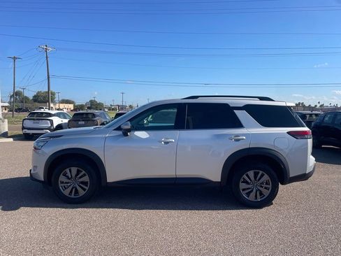Certified 2025 Nissan Pathfinder SV FWD image 4