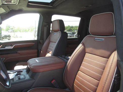 New 2026 GMC Sierra 3500 Denali Ultimate AWD/4WD image 13