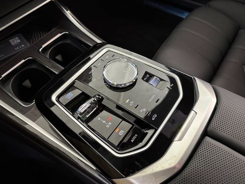 Used 2026 BMW i7 xDrive60 w/ M Sport Package RWD image 16