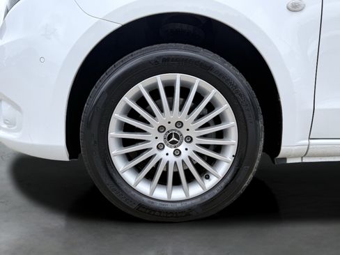 Used 2018 Mercedes-Benz Metris Passenger image 16