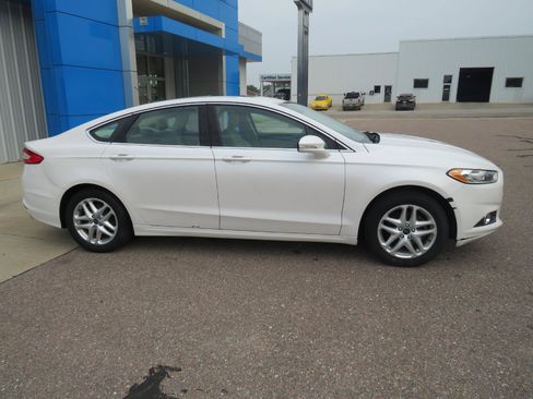Used 2014 Ford Fusion SE w/ Equipment Group 202A FWD image 12