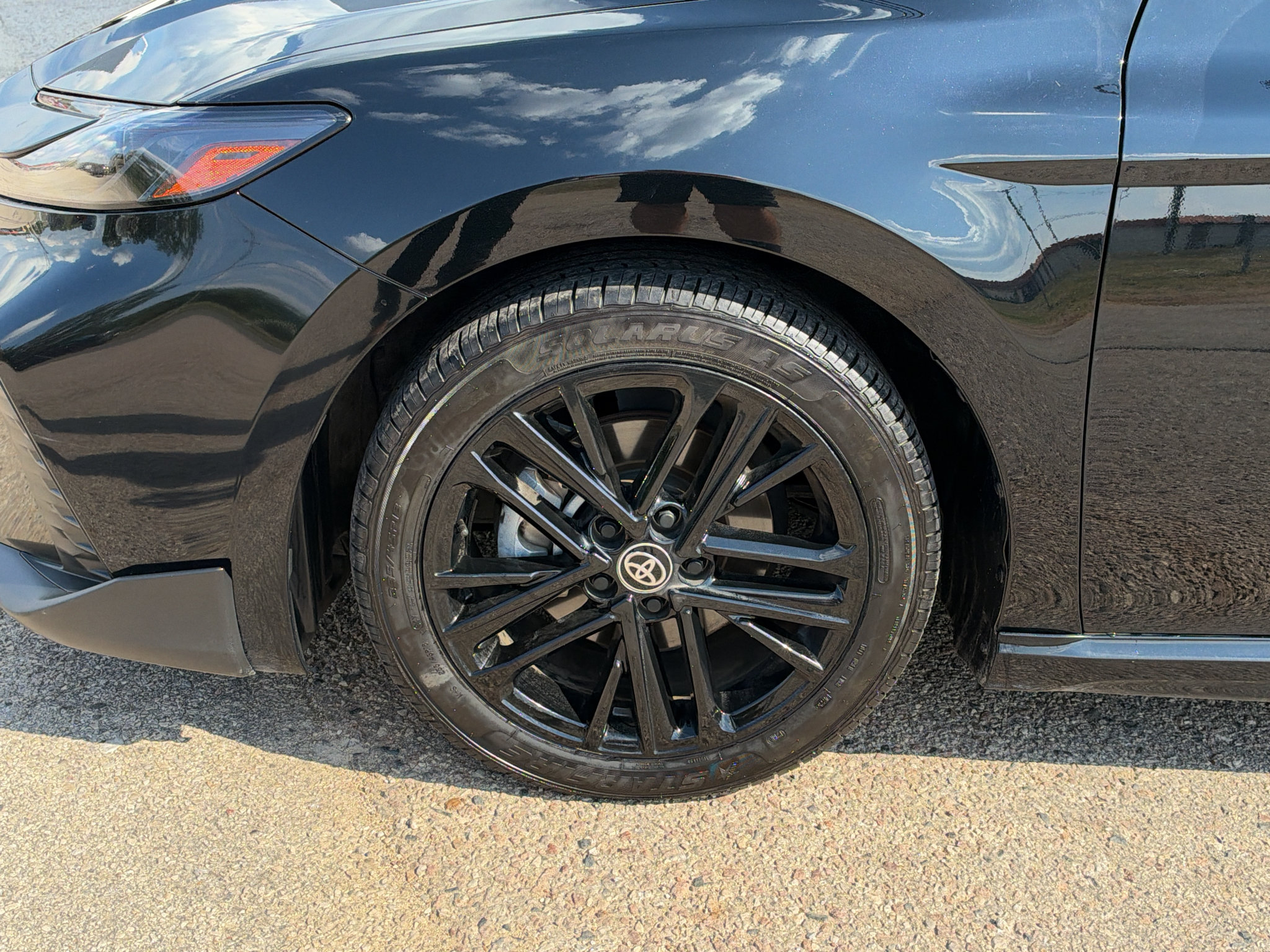 Used 2025 Toyota Camry SE FWD image 3