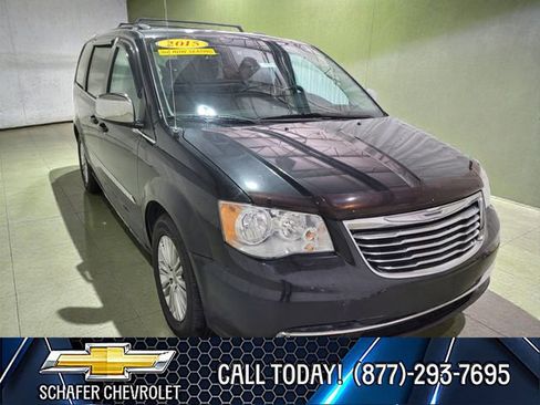 Used 2015 Chrysler Town & Country Touring-L image 12