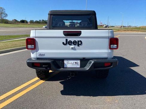 Certified 2023 Jeep Gladiator Sport w/ Trailer Tow Package AWD/4WD image 12