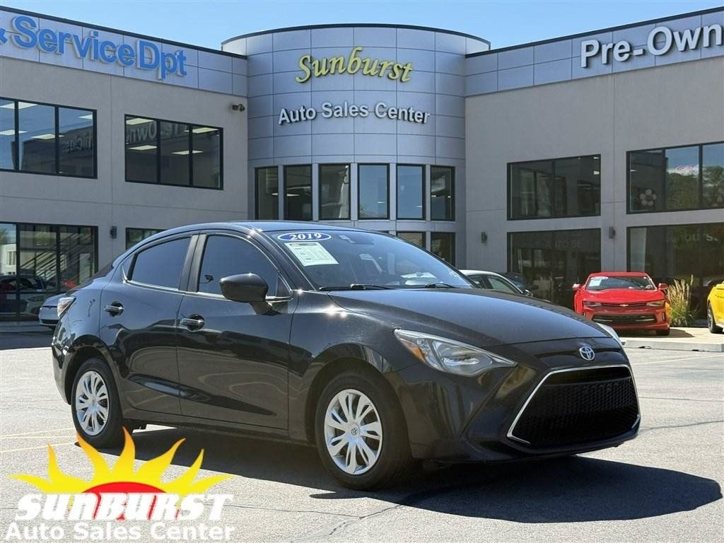 Used 2019 Toyota Yaris L FWD image 1