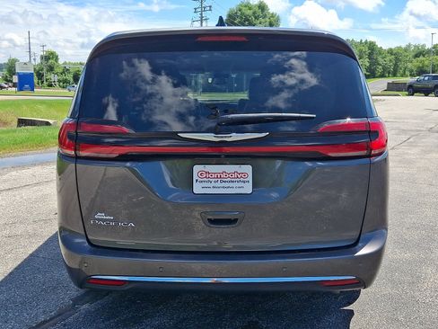 Certified 2023 Chrysler Pacifica Touring-L FWD image 6