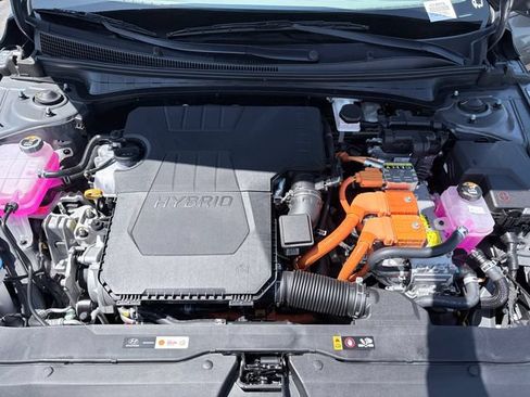 Used 2025 Hyundai Elantra Hybrid FWD image 29