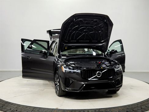 Used 2024 Volvo XC60 B5 Plus w/ Protection Package Premier image 10