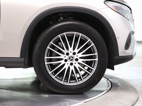 Used 2024 Mercedes-Benz GLC 300 4MATIC image 18