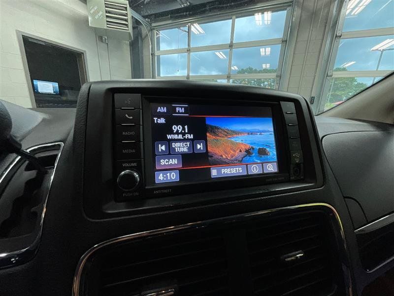 Used 2020 Dodge Grand Caravan SE FWD image 16