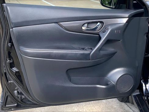 Used 2020 Nissan Rogue SV w/ Premium Package image 21