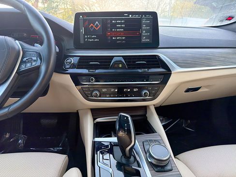 Used 2023 BMW 530i RWD image 19
