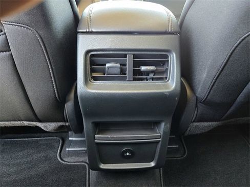 Used 2024 Ford Edge SE image 17