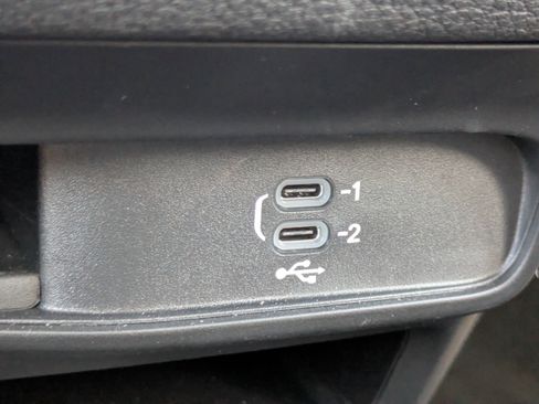 Used 2026 Chrysler Pacifica Select image 26