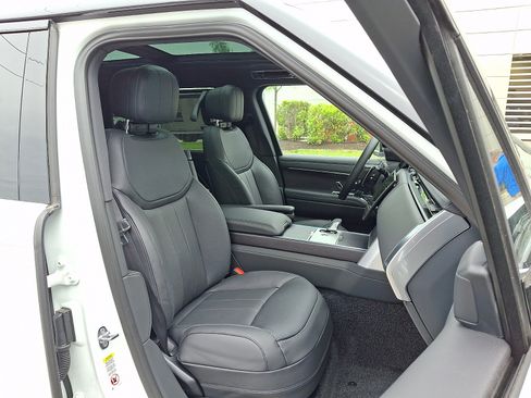 New 2026 Land Rover Range Rover Long Wheelbase SE AWD/4WD image 3