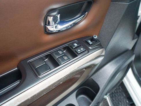 Used 2021 Nissan Titan Platinum Reserve w/ Moonroof Package image 18