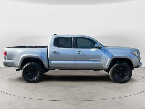 Used 2018 Toyota Tacoma Limited AWD/4WD image 4
