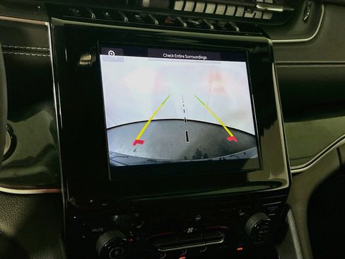 Used 2023 Jeep Grand Cherokee Laredo w/ Luxury Tech Group I image 13