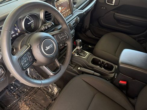 Used 2023 Jeep Wrangler Unlimited w/ 8.4" Radio Group AWD/4WD image 10