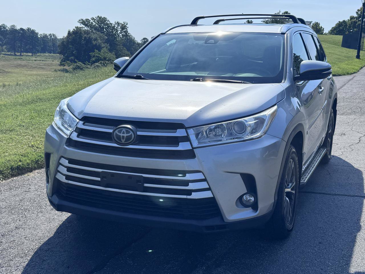Used 2018 Toyota Highlander XLE AWD/4WD image 4