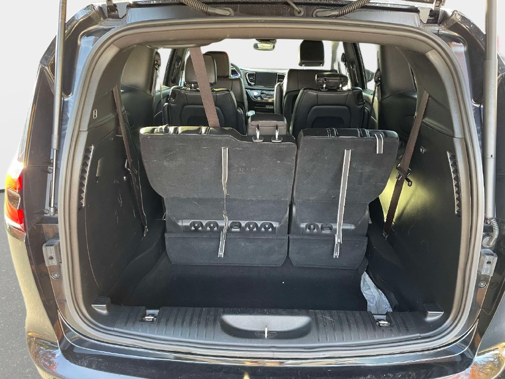 Used 2025 Chrysler Pacifica Select FWD image 14