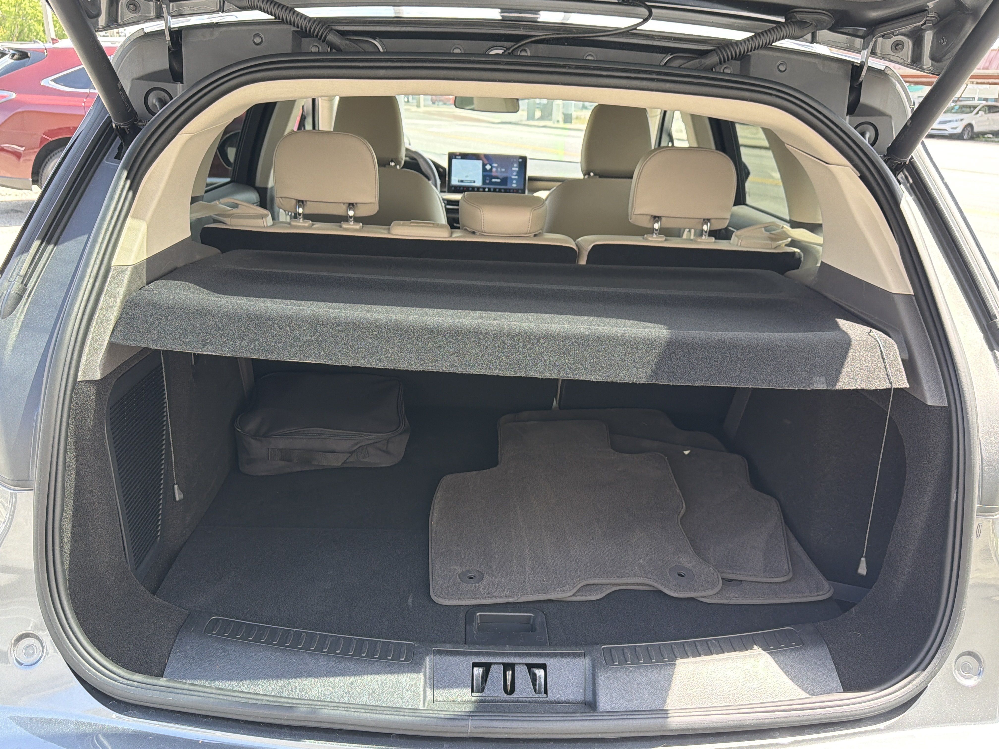 Certified 2024 Lincoln Corsair Grand Touring w/ Rear Removable Package Tray AWD/4WD image 5