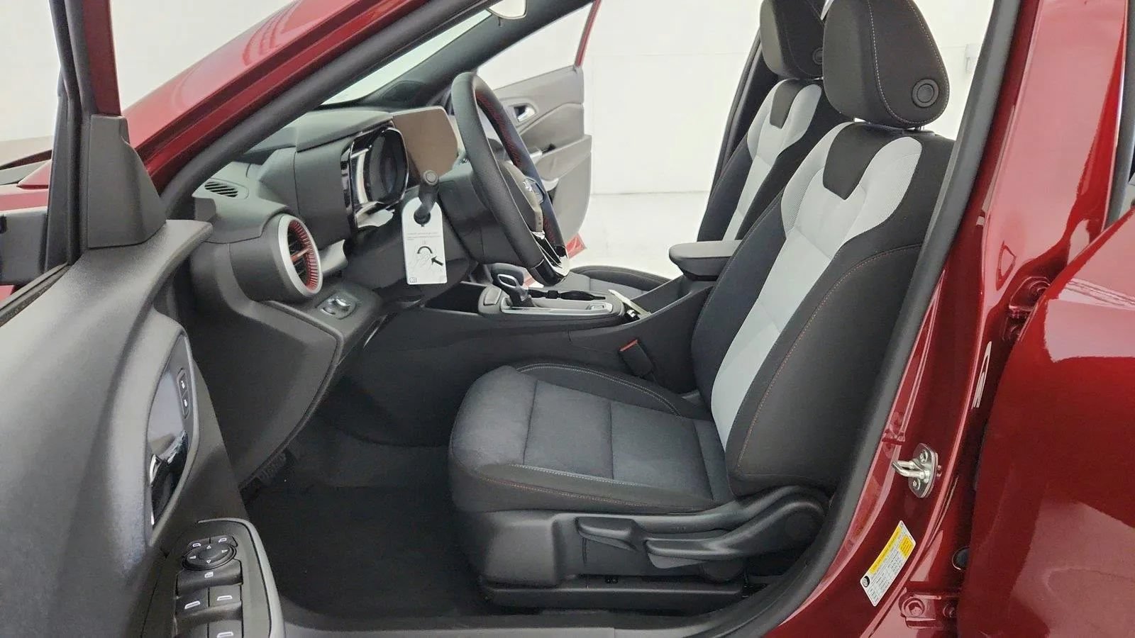 Used 2025 Chevrolet Trax RS w/ Driver Confidence Package FWD image 27