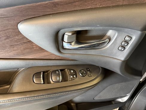 Used 2020 Nissan Murano Platinum w/ Cargo Package image 18