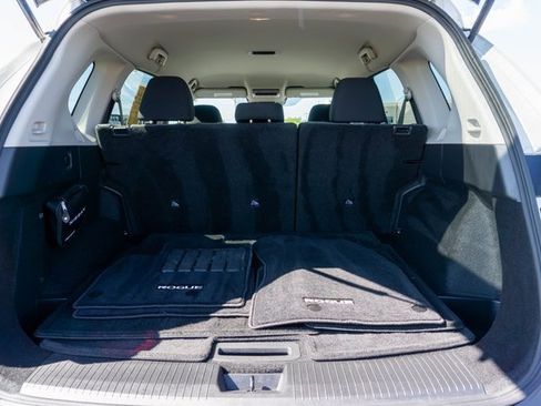 Used 2021 Nissan Rogue SV image 10